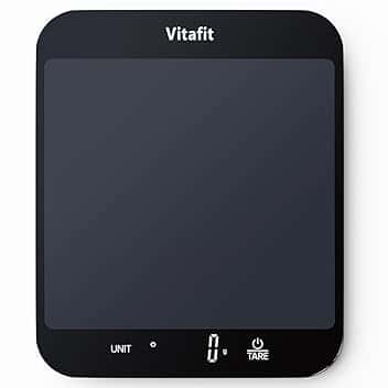 Vitafit 15kg Bilancia Cucina Digitale, Alta Precisione 1g dalla Nostra Fabbrica Professionale Dal 2001, Bilancia Alimentare per Cucinare e Cuocere, Piattaforma Grande 215x180mm, 3 Catterie AAA, Nera