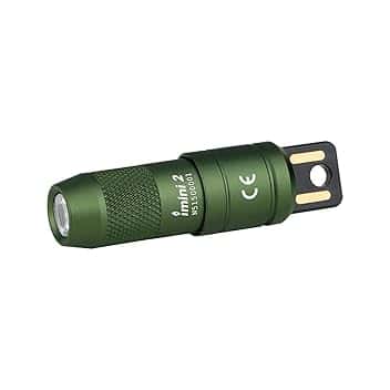 OLIGHT I Mini 2 Mini Torcia Portachiavi a LED con Base Magnetica, Ricarica USB-A, Grado IPX6 e 21 Metri, Torcia Portachiavi Compatta per Picnic, Riparazioni ed Emergenze (Verde) ClimeCo Certified