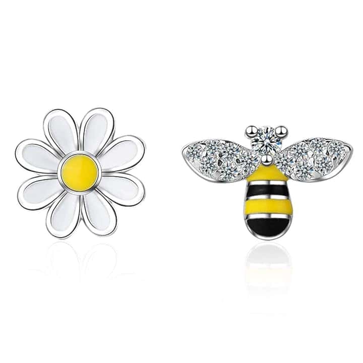 IMINI Orecchini Lobo Asimmetrici Con Fiore Di Margherita a Forma Di Ape Piccola Per Le Donne Ragazze Adolescenti Orecchio Sensibile Moda Cz Animale Carino Piercing Ipoallergenico Gioielli Regali Compleanno