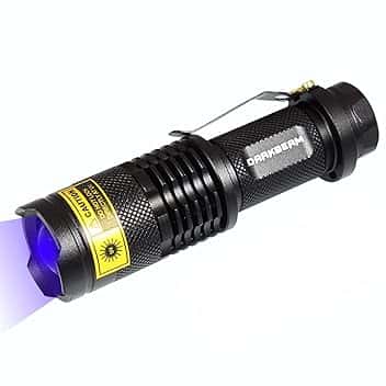 DARKBEAM Torce UV 365nm Luce Torcia ultravioletta LED Mini rilevatore di torcia portatile portatile per macchie di animali da compagnia urina cane Anti-contraffazione, polimerizzazione della resina ClimatePartner certified