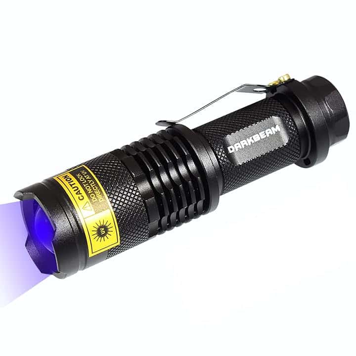 DARKBEAM Torce UV 365nm Luce Torcia ultravioletta LED Mini rilevatore di torcia portatile portatile per macchie di animali da compagnia urina cane Anti-contraffazione, polimerizzazione della resina ClimatePartner certified