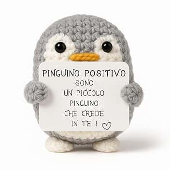 Pinguino Positivo© | Regalo Originale e Divertente | Idea Simpatica | Festa Bambini Ragazzi | Compleanno Bimba Bimbo| Decorazione Cameretta| Amigurumi Casa | Bambola Umoristica | Peluche Motivazionale