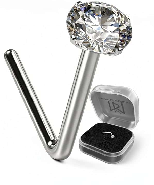 Monster Piercing PIercing Naso. Stud a Bottone con Barra piegata a L in Oro Bianco a 9 Carati. Punto Luce: Zirconia Rotonda Chiara da 2 mm. Calibro: 22 Gauge (0,6 mm). Ipoallergenico