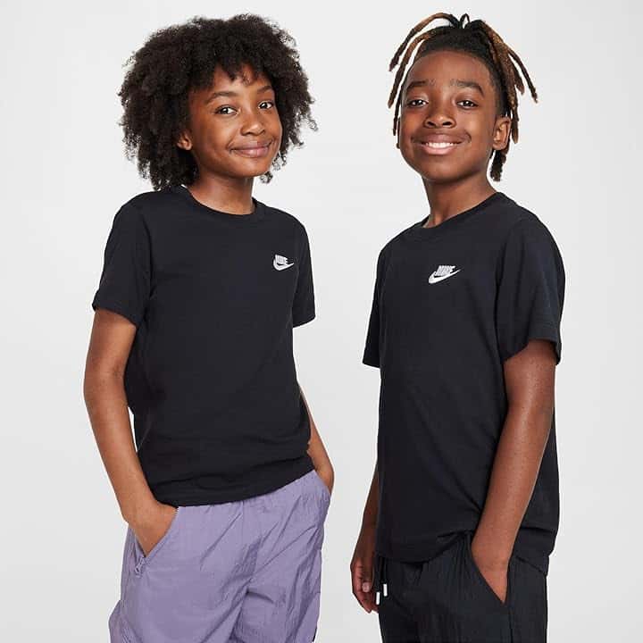 Nike K NSW Tee EMB Futura Lbr Top Unisex - Bambini e Ragazzi (Pacco da 1)