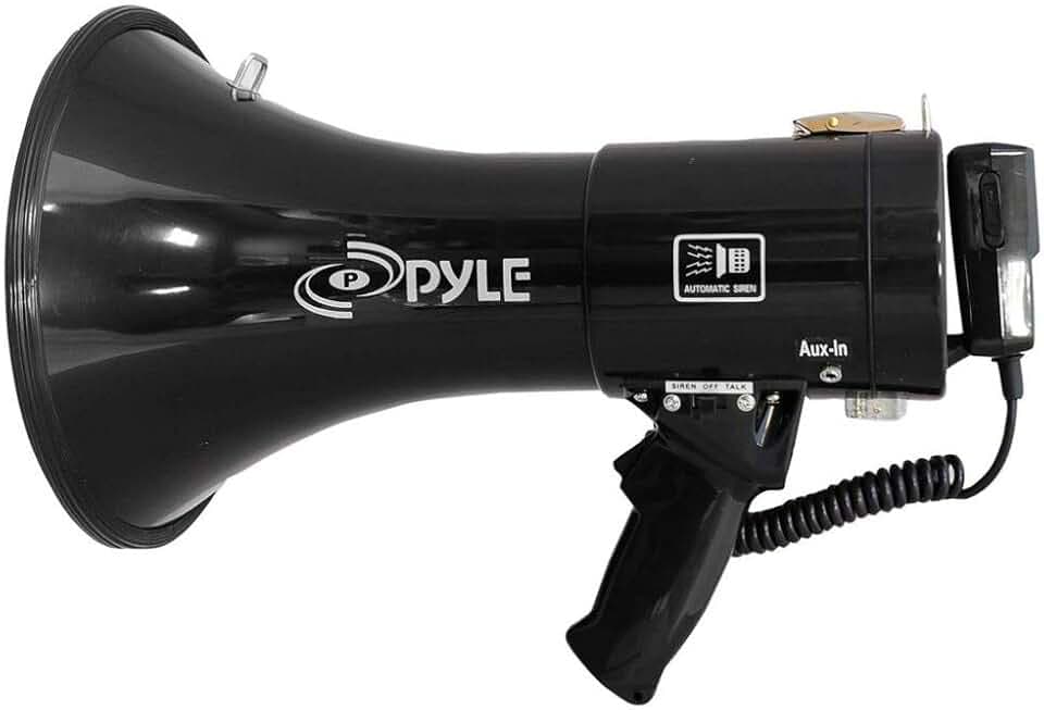 MEGAFONO PYLE PMP53IN NERO DA 50 WATT MAX CON FUNZIONE DI SIRENA UDIBILE FINO A 1000 METRI CON INGRESSO AUX JACK 3,5 MM E MICROFONO SEPARATO A FILO E CON CINGHIA DI TRASPORTO. FUNZIONA A BATTERIE O CON TRASFORMATORE A 12 VOLT