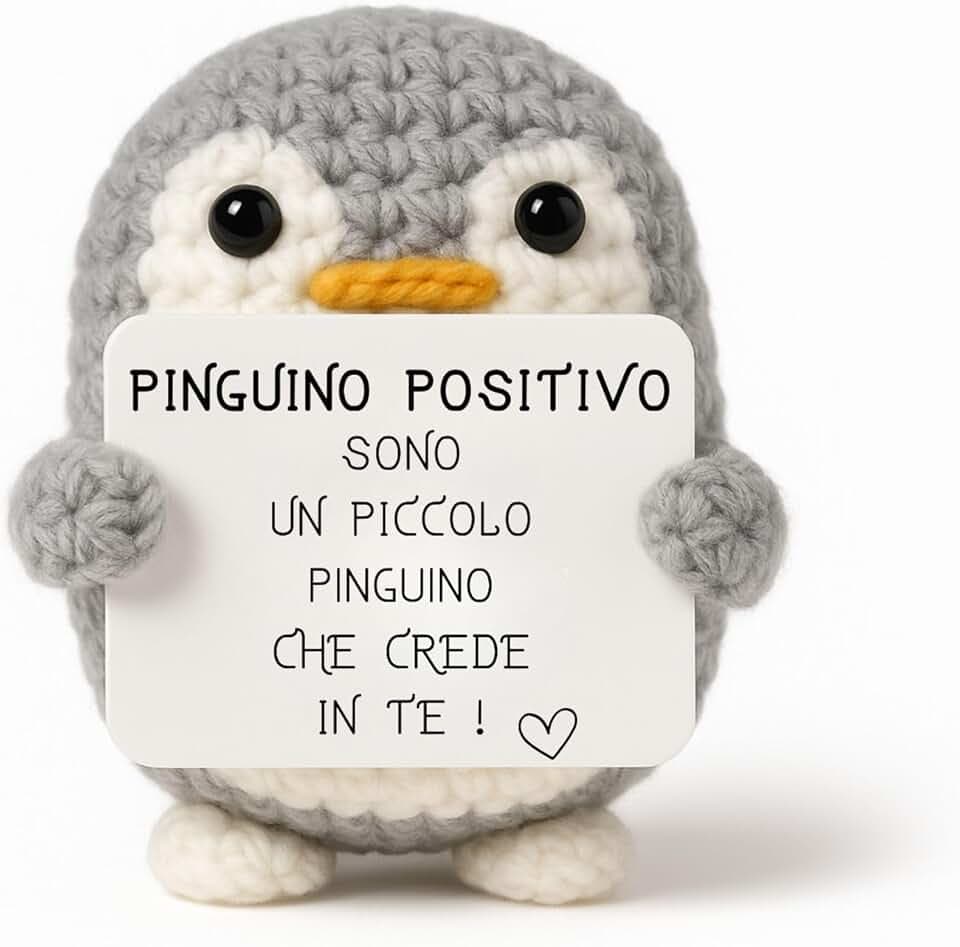 Pinguino Positivo© | Regalo Originale e Divertente | Idea Simpatica | Festa Bambini Ragazzi | Compleanno Bimba Bimbo| Decorazione Cameretta| Amigurumi Casa | Bambola Umoristica | Peluche Motivazionale