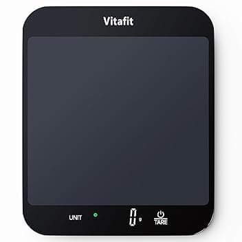 Vitafit 15kg Bilancia Cucina Digitale, Precisione 1g dalla Nostra Bilancia Fabbrica Professionale Dal 2001, Approvata LFGB Bilancia Alimentare per Cucinare e Cuocere, 215x180mm, 3 Batterie AAA, Nera