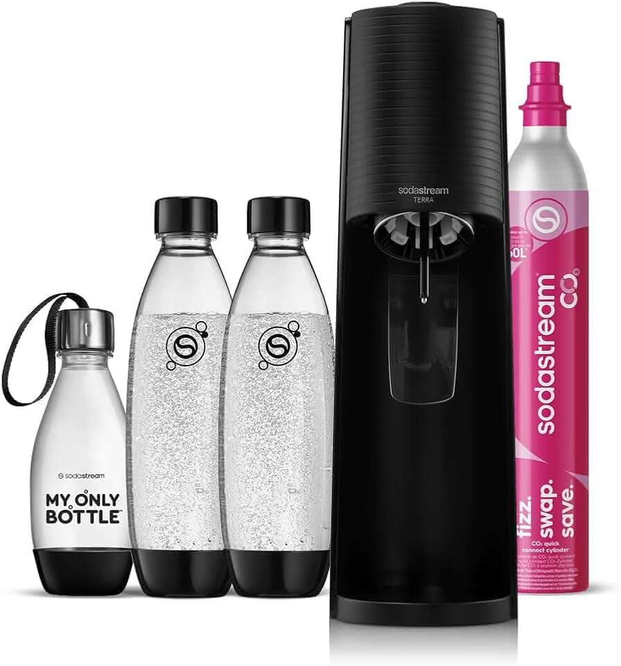 SodaStream Gasatore d’acqua Terra Nero include cilindro di Co2 per realizzare fino a 60 Litri di acqua frizzante, inclusa due bottiglie da 1 L e una bottiglia da 0,5L lavabili in lavastoviglie