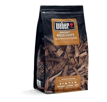 Weber Trucioli di Affumicatura (700g) - Whiskey, Prodotto da Botti di Whiskey, per Verdure e Carne, Prodotto UE, ottenuto in Modo sostenibile, Legno Certificato FSC (FSC Mix) (17627)