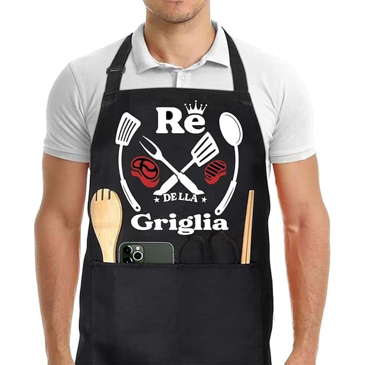 Regalo Festa Papà Grembiule da Barbecue Uomo, Divertente Grembiule Chef con Tasche Impermeabile, Regolabile - Regalo Perfetto per Papà, Cuochi e Appassionati di BBQ