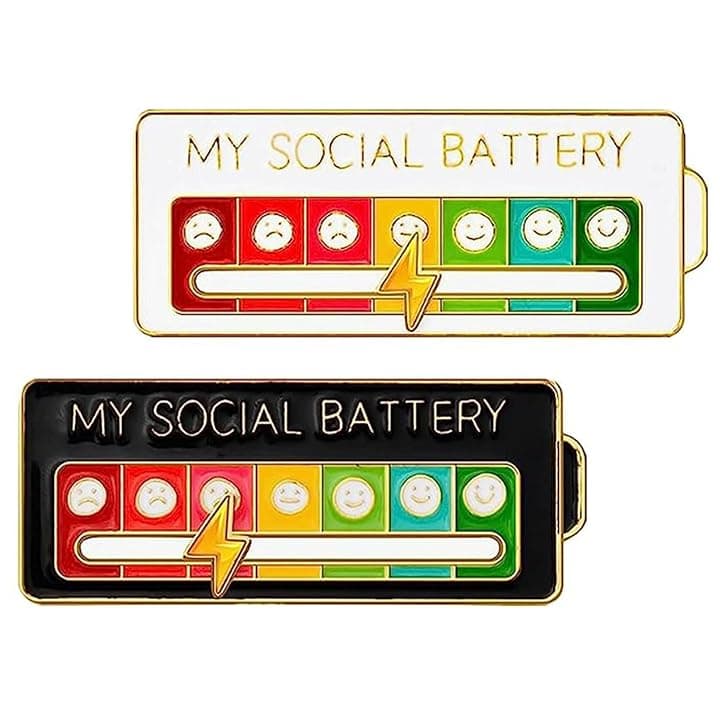 Azwood Distintivo a forma di batteria sociale regolabile, 2 pezzi, spilla smaltata divertente con batteria sociale, spilla divertente per l'umore sociale, spilla per 7 giorni, simpatica e creativa