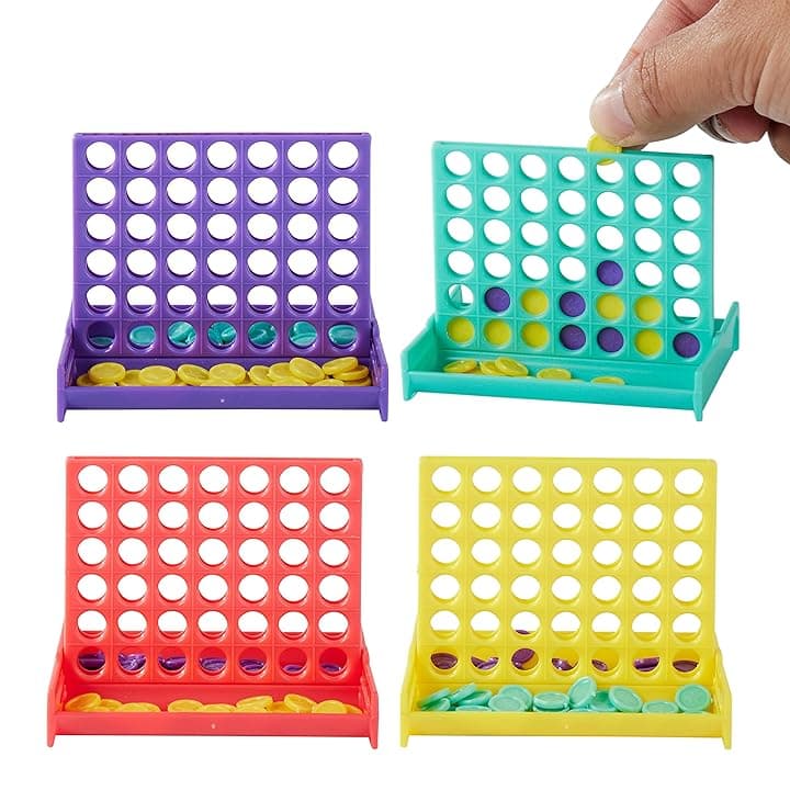THE TWIDDLERS 24 Mini Giochi da Tavolo Quattro in Fila per Bambini (3+ Anni) - Set in 4 Colori Assortiti per Regalini di Fine Festa Compleanno e Premi Scolastici
